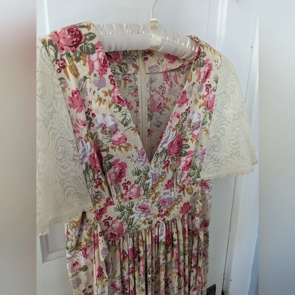 Vintage 70's Full Length Floral Dress with Lace Flutter Sleeves - Picture 3 of 6